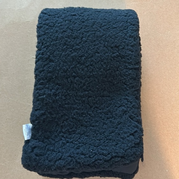 EUC Reversible black pull through scarf and matching mittens Super soft and warm - Picture 6 of 10